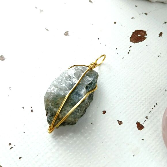 Wire Wrapped Labradorite Gemstone Pendant 1.75" - Picture 3 of 4